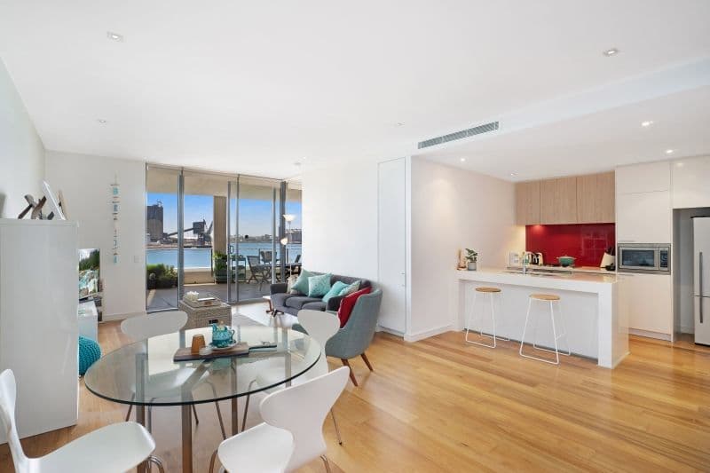 202/17 Honeysuckle Drive NEWCASTLE NSW