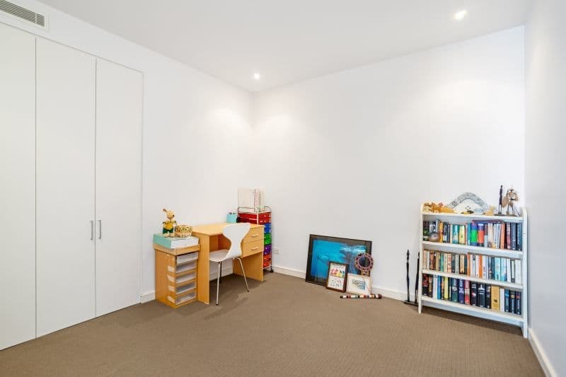 202/17 Honeysuckle Drive NEWCASTLE NSW