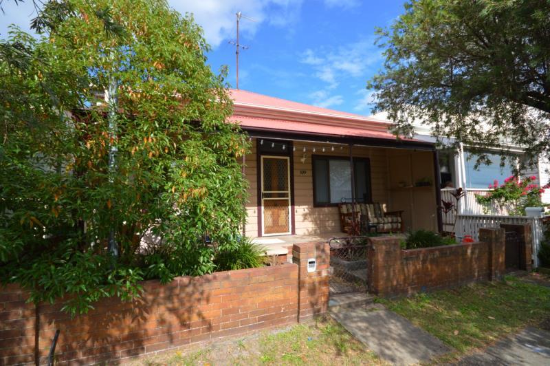 109 Lindsay Street HAMILTON NSW