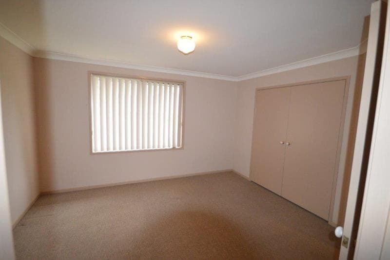 17/4 Angophora Close WARABROOK NSW