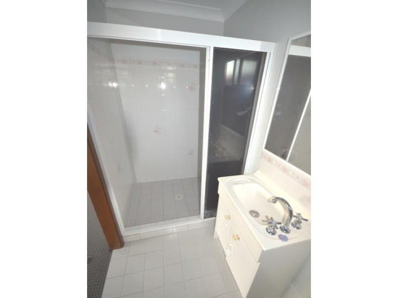 2/1 Aylward Street BELMONT NSW