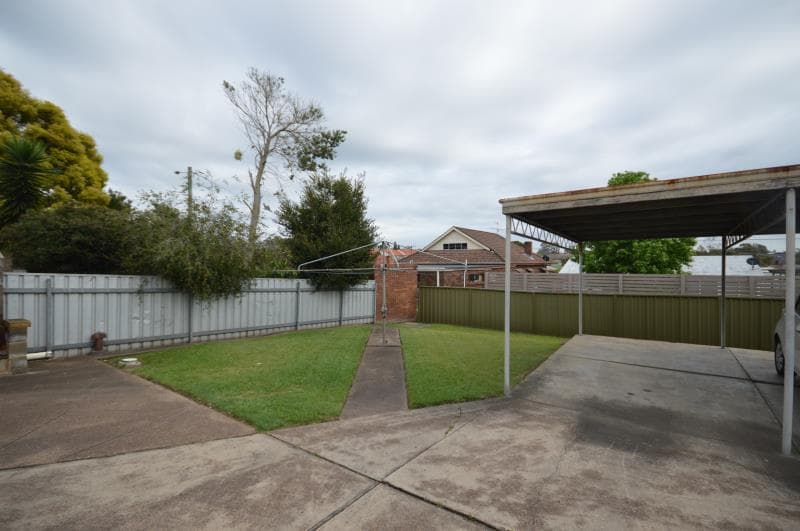 2/216 New England Highway RUTHERFORD NSW