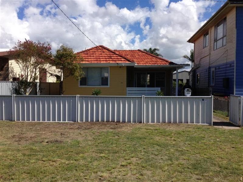 19 Newcastle Street STOCKTON NSW