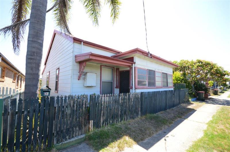 17 William Street STOCKTON NSW