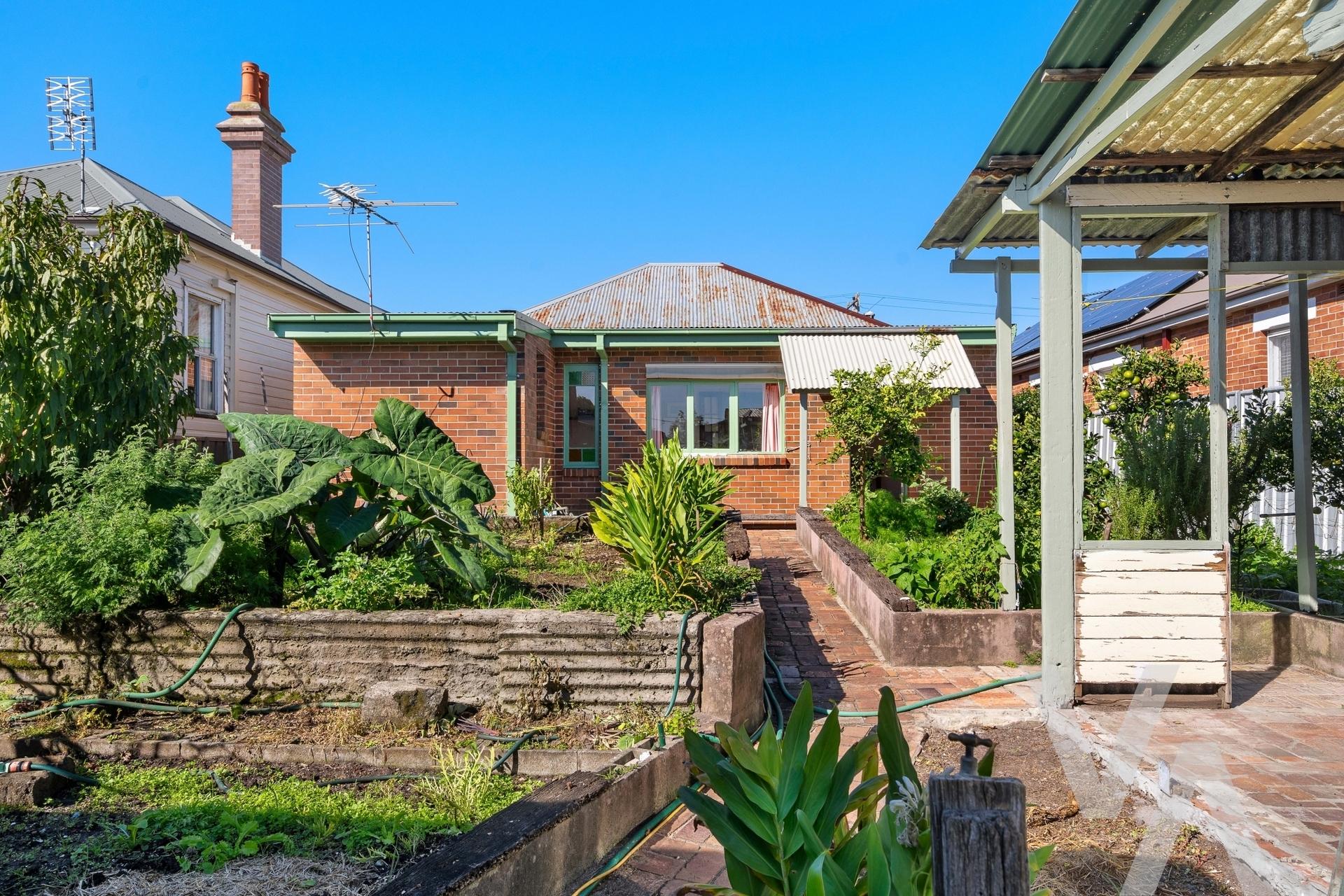 85 Dunbar  Street Stockton NSW