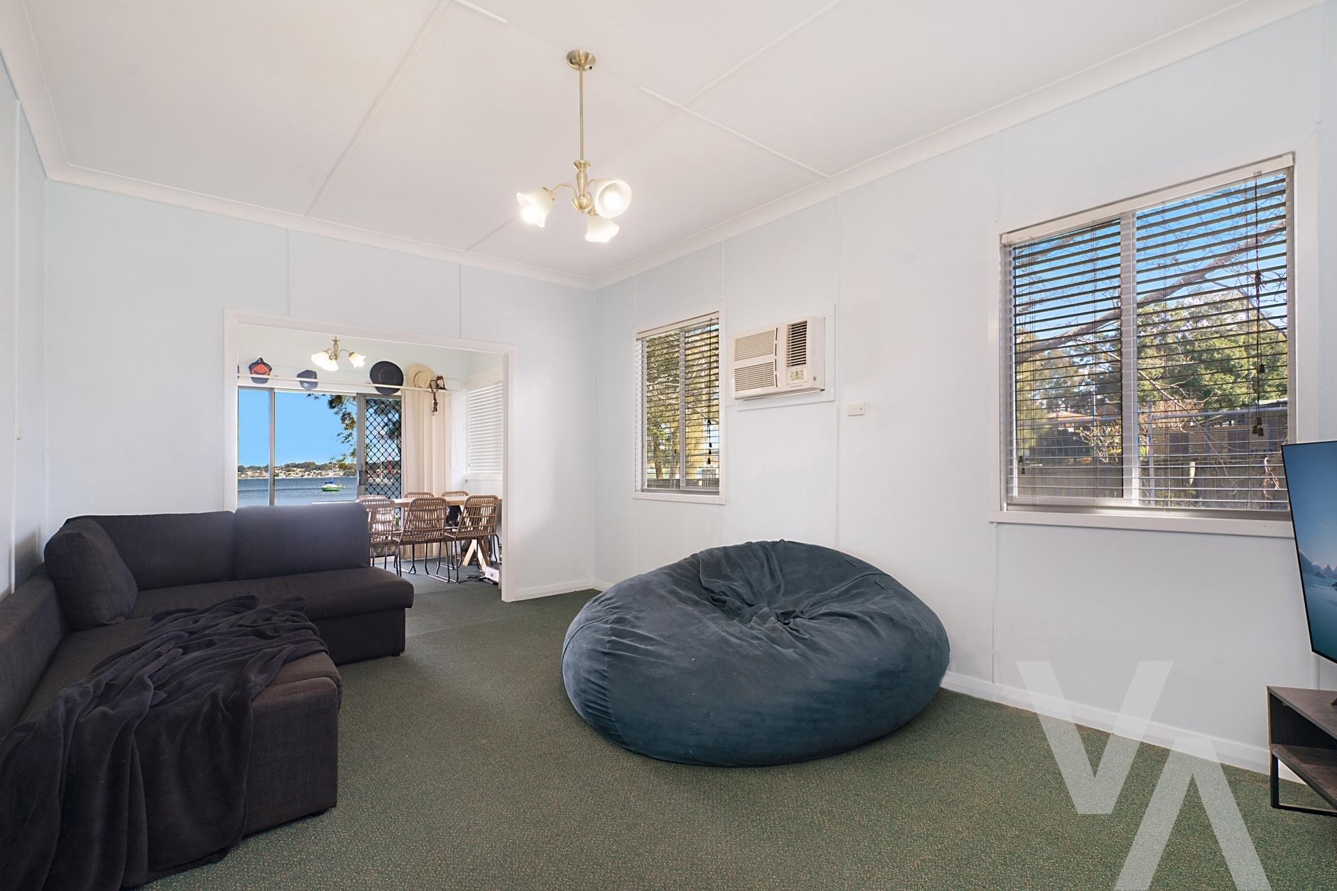 67 Bay Road Bolton Point NSW