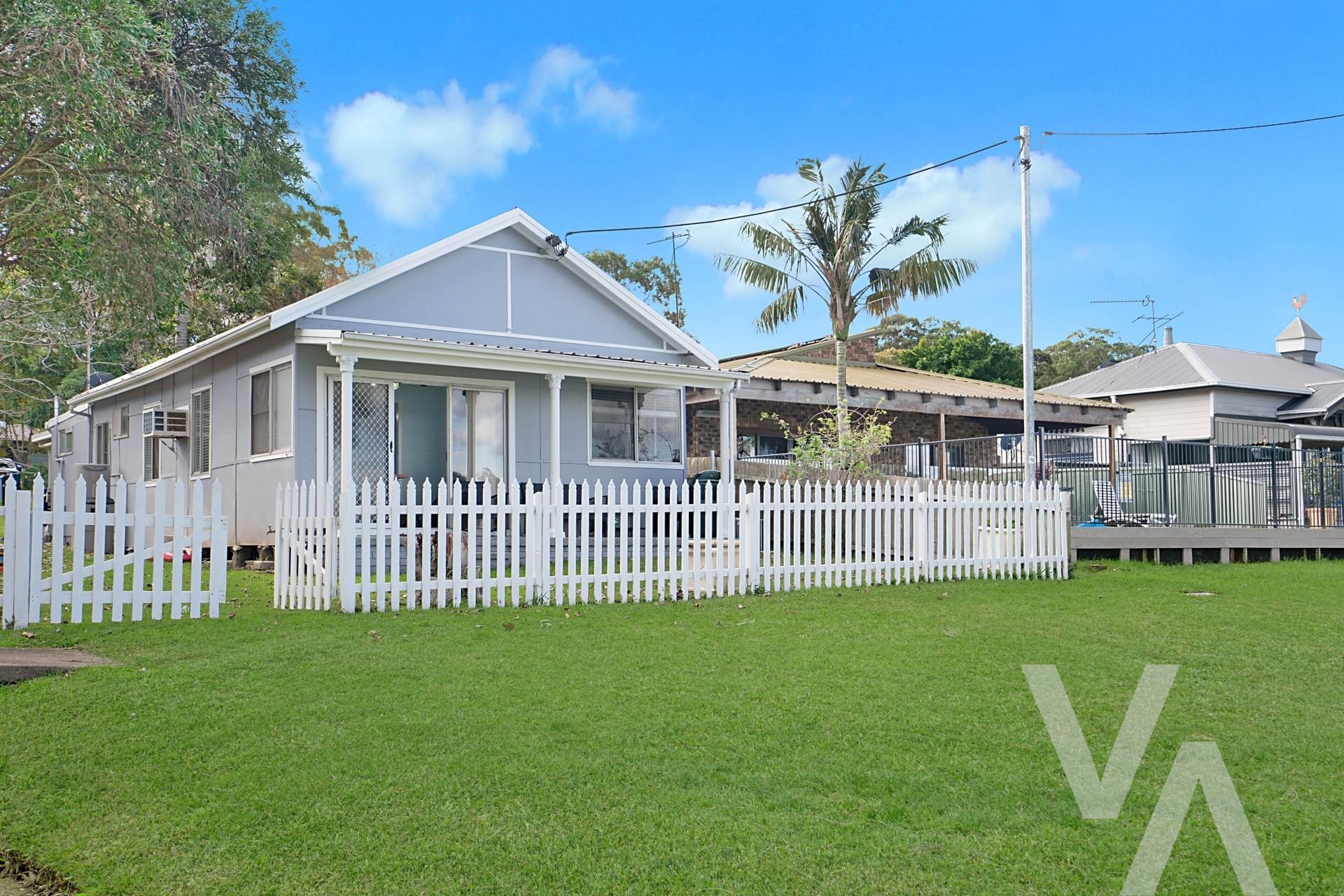 67 Bay Road Bolton Point NSW