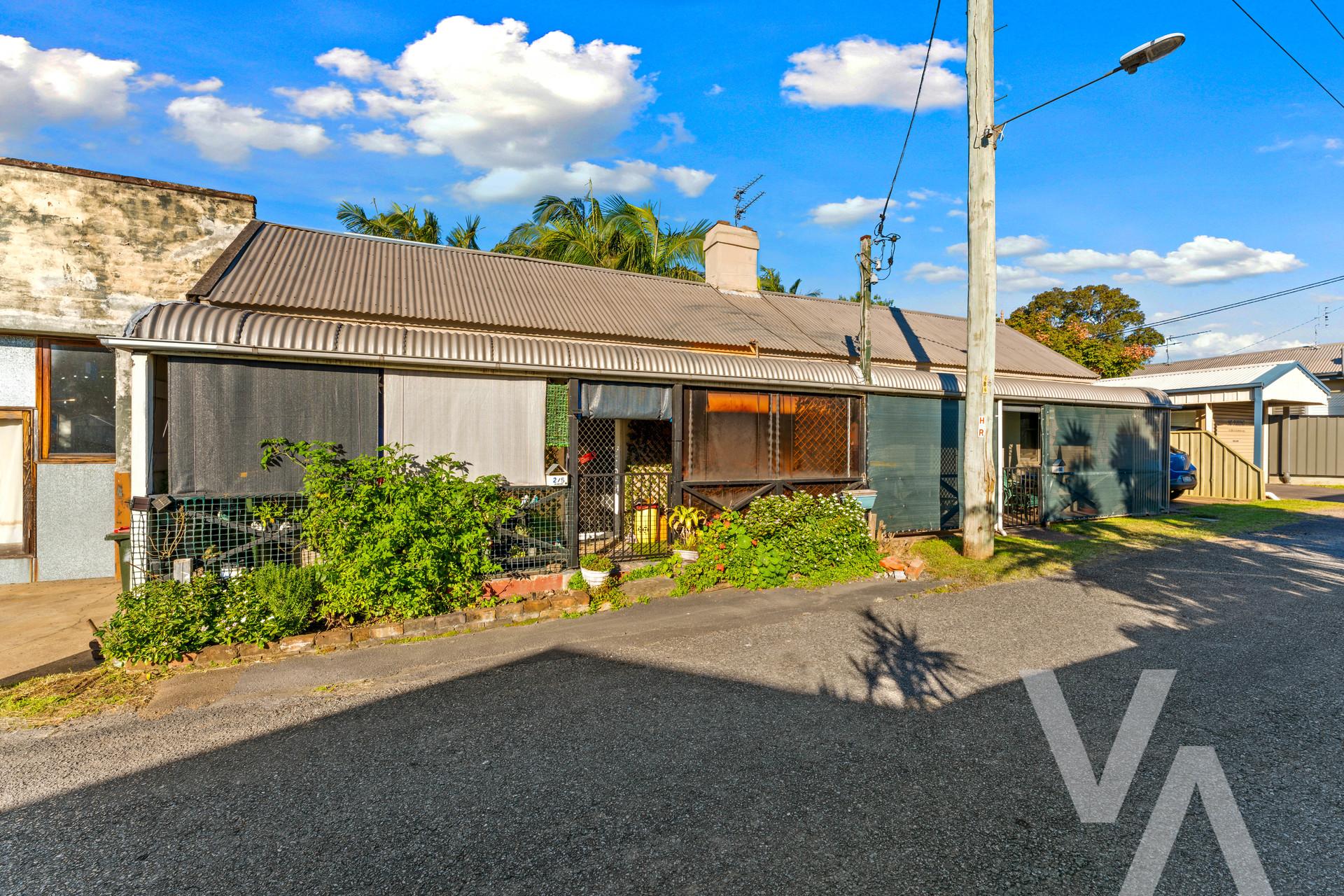 1 & 2/5 Arnolds Lane Waratah NSW