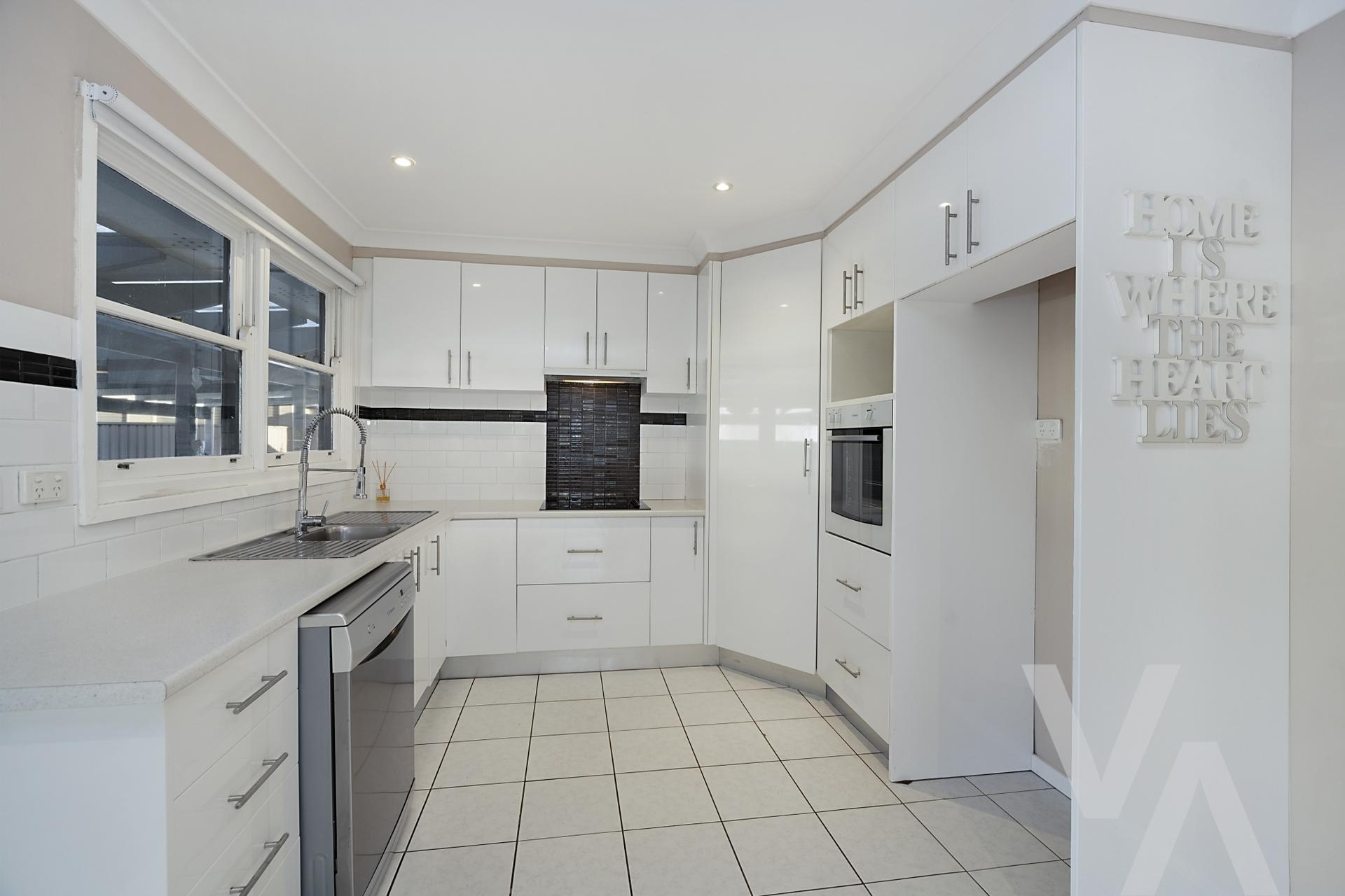 5 Coldstream Crescent Rankin Park NSW