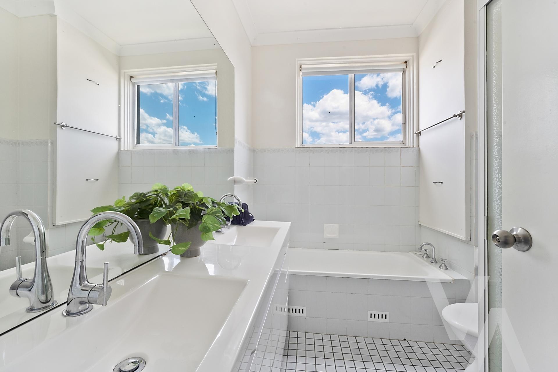 10/2 Ocean  Street Merewether NSW
