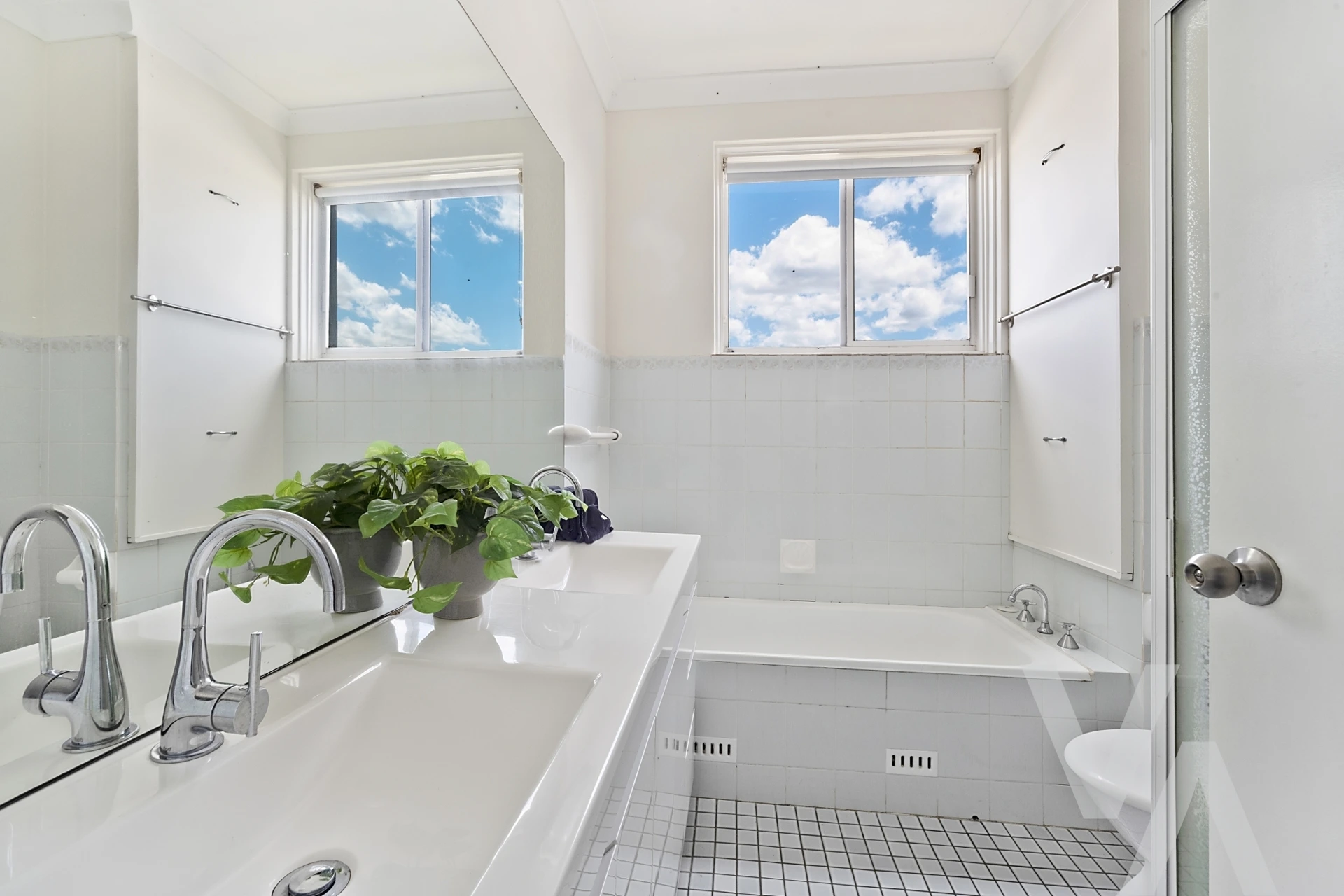 10/2 Ocean Street Merewether NSW