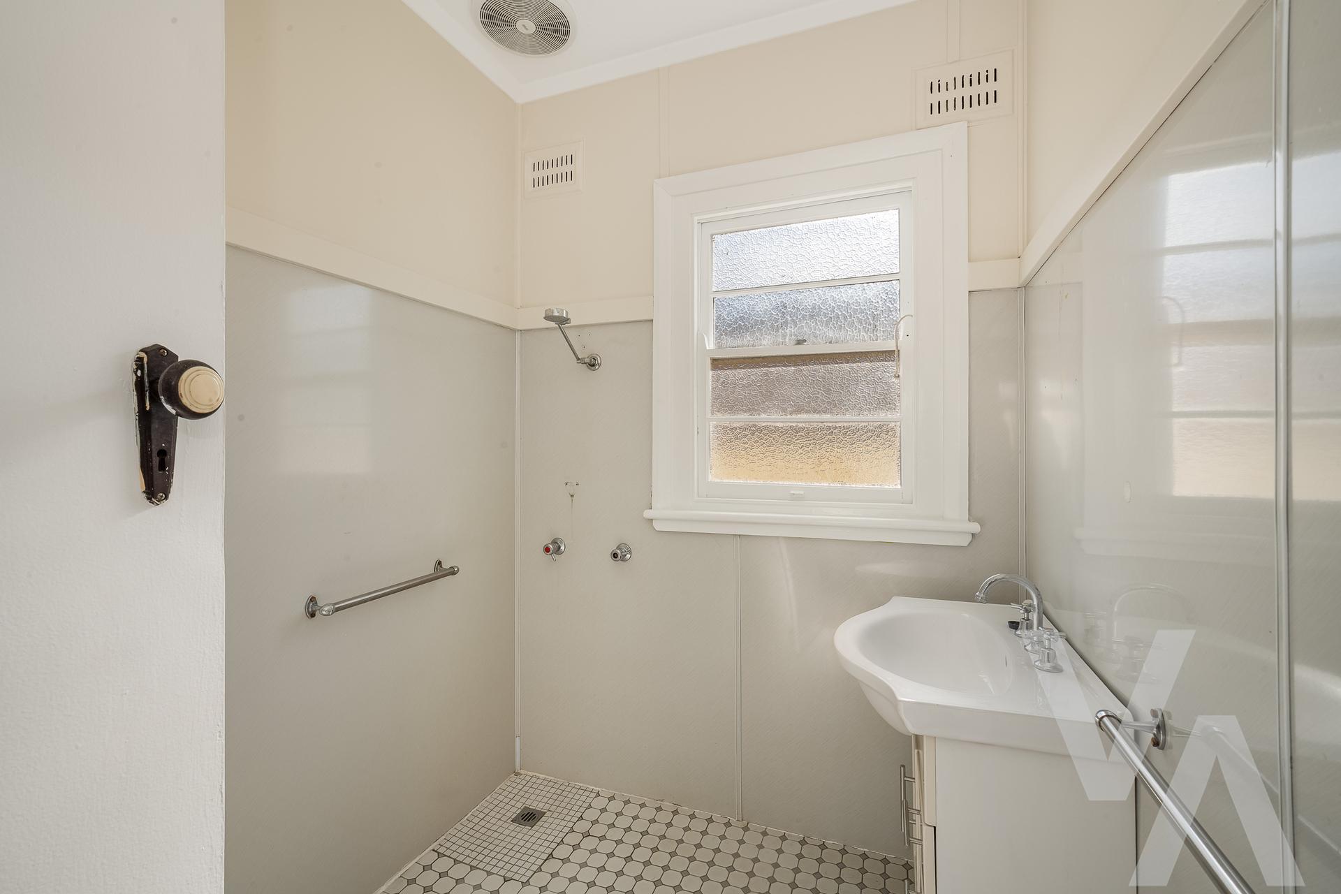 28 Robb Street Belmont NSW