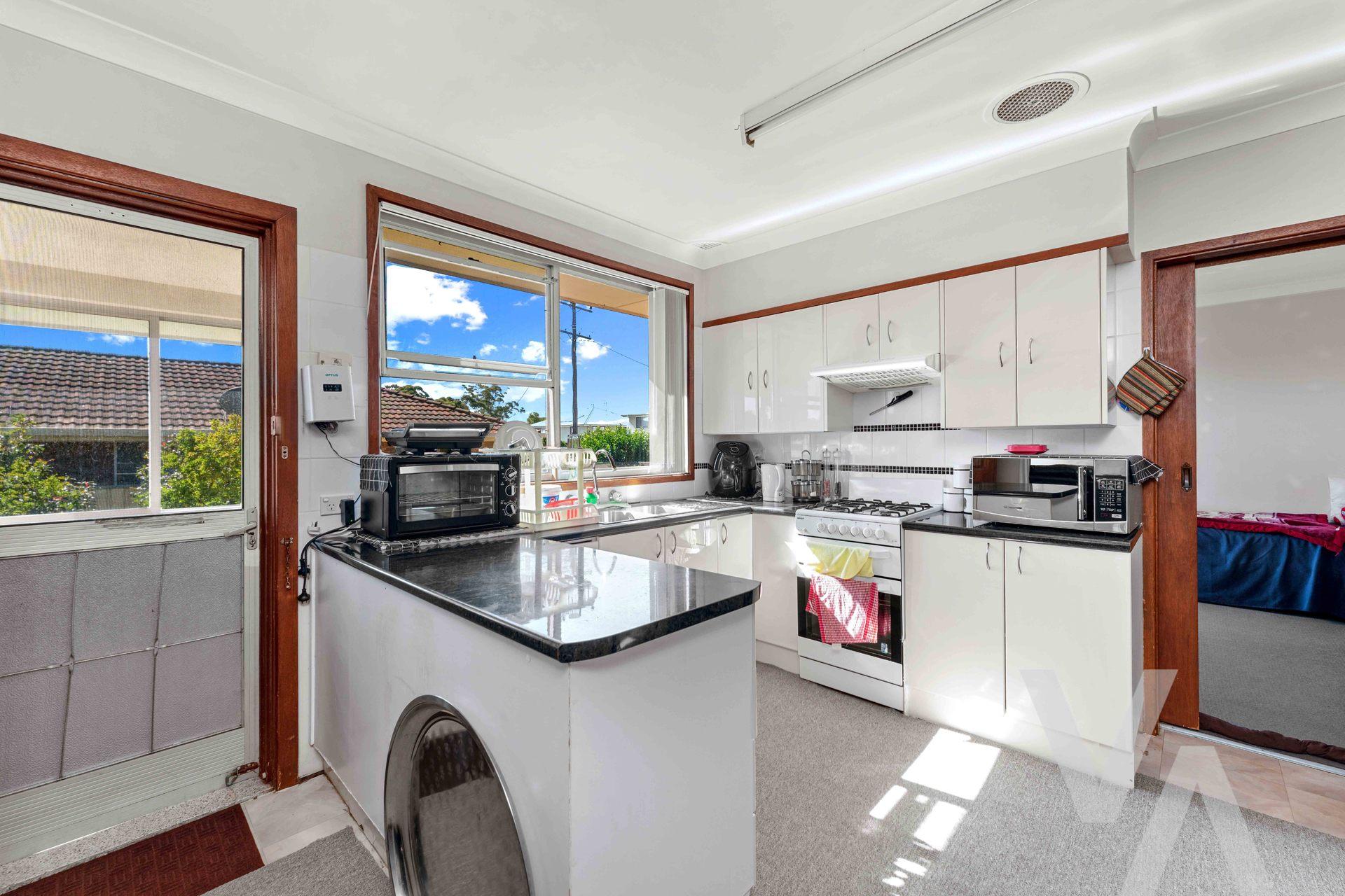 6 Kerry Avenue Elermore Vale NSW
