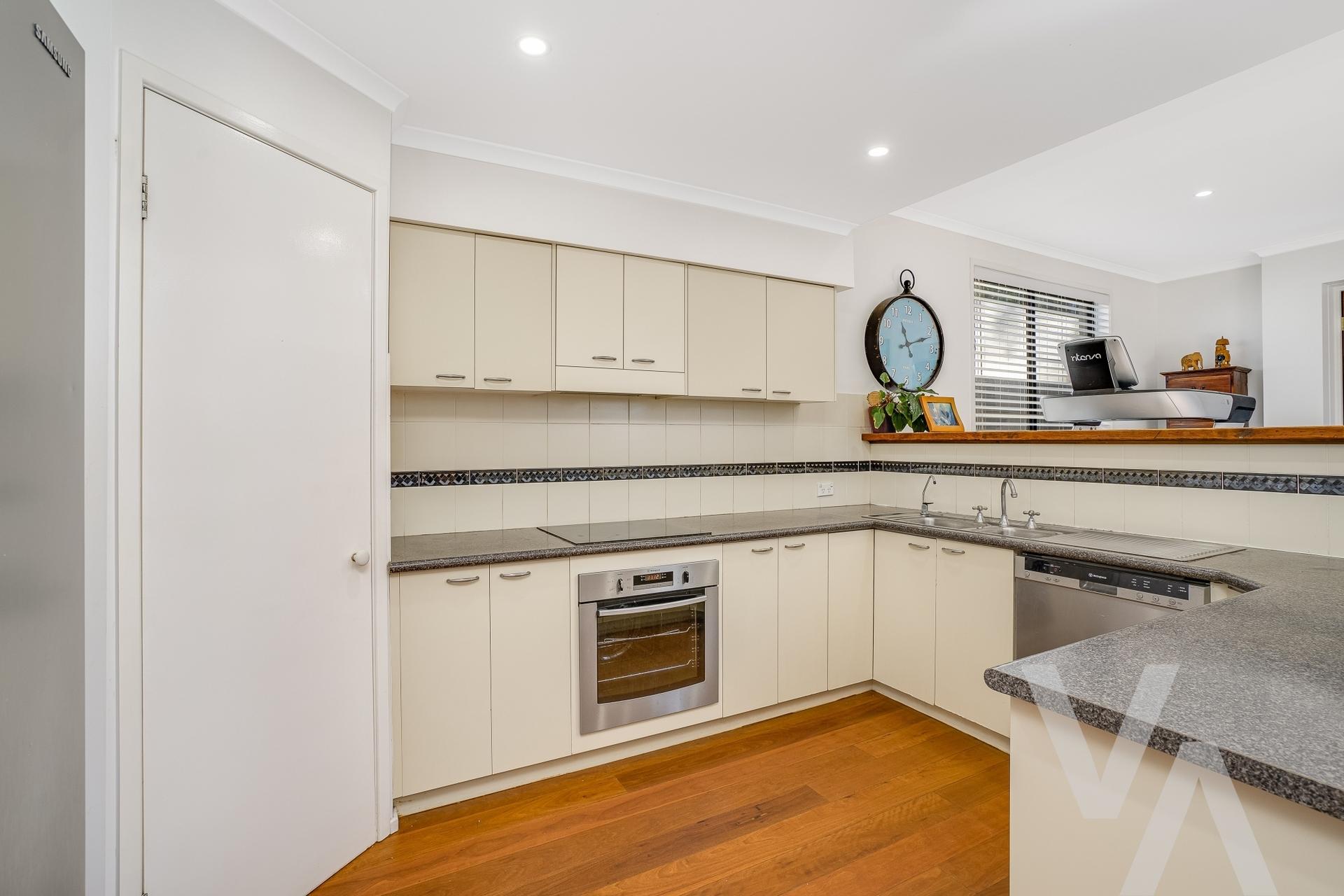 33 Brantwood Close Lakelands NSW
