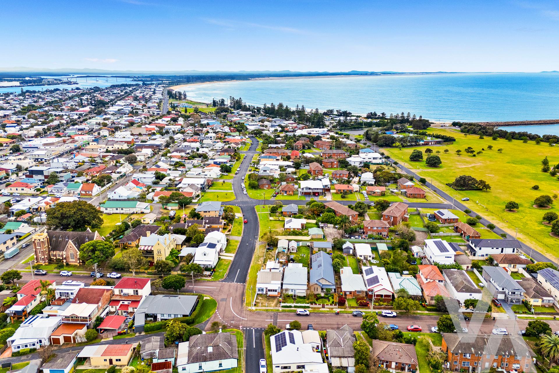 18 Maitland  Street Stockton NSW