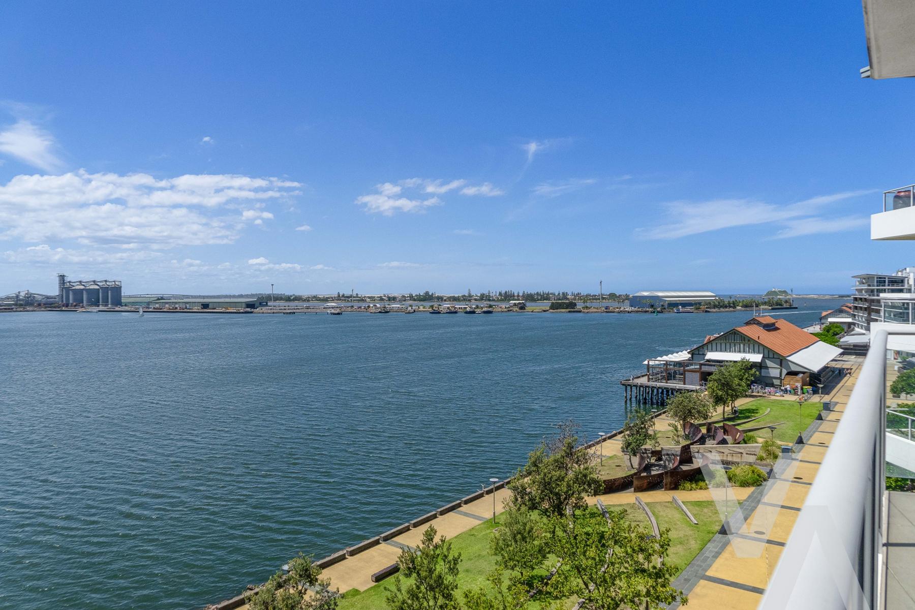 502/19 Honeysuckle Drive Newcastle NSW