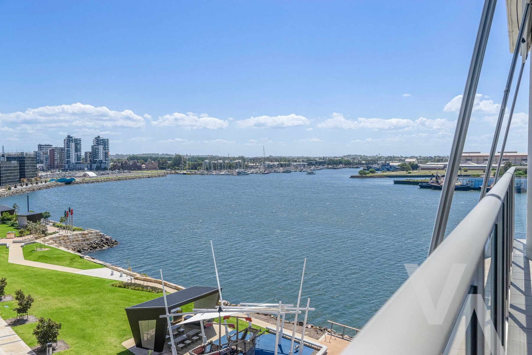 502/19 Honeysuckle Drive Newcastle NSW