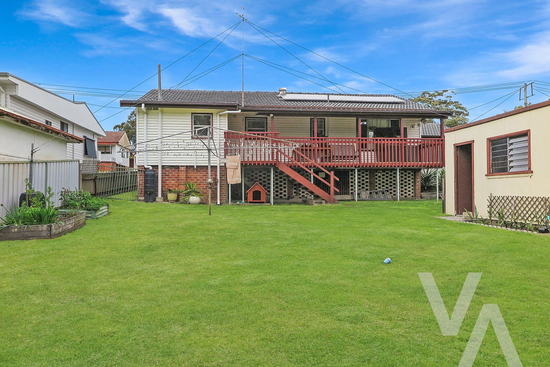 30 Laxton Crescent Belmont North NSW
