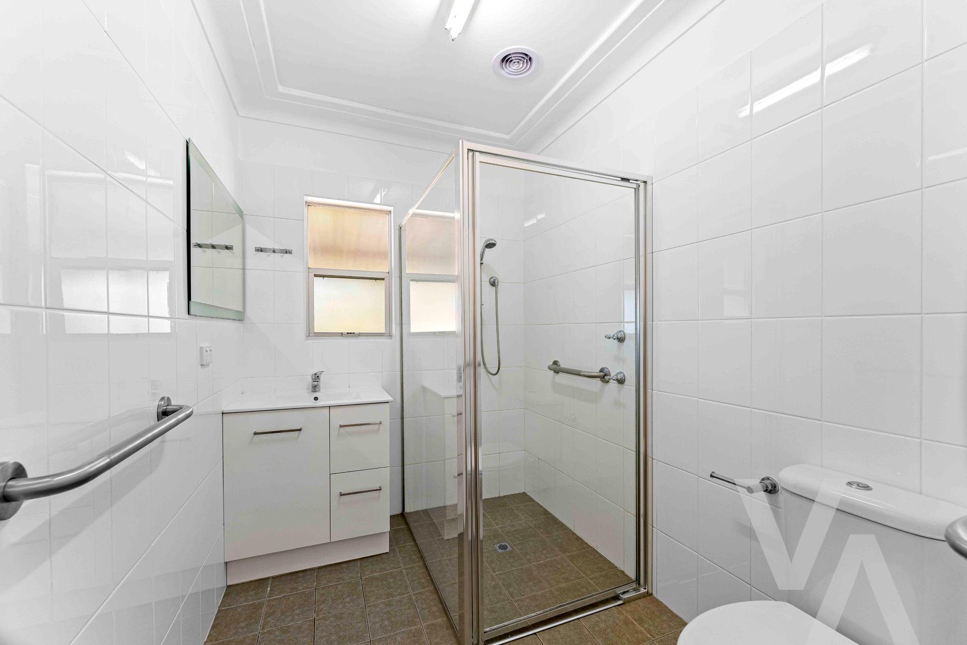 30 Laxton Crescent Belmont North NSW