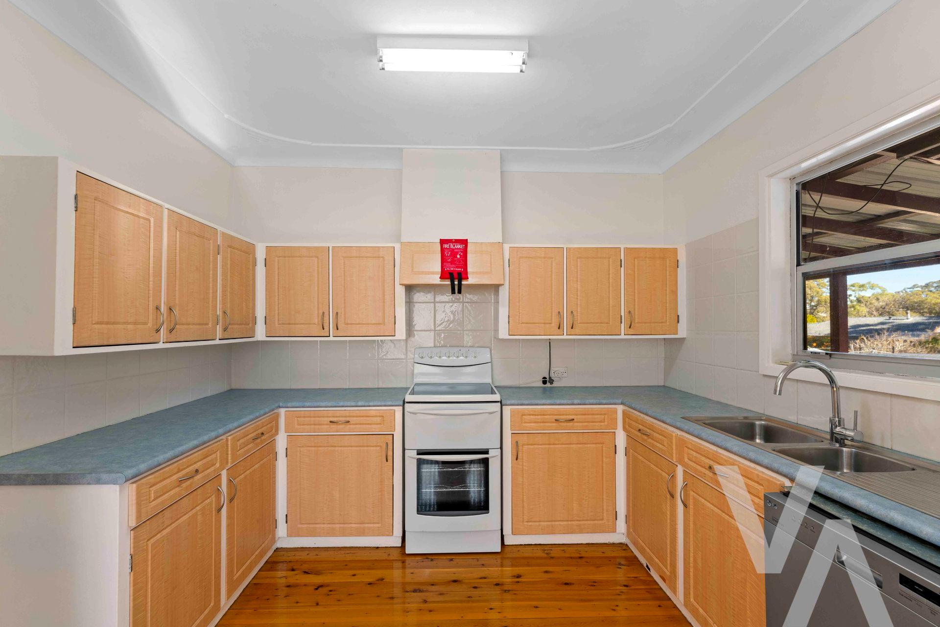 30 Laxton Crescent Belmont North NSW