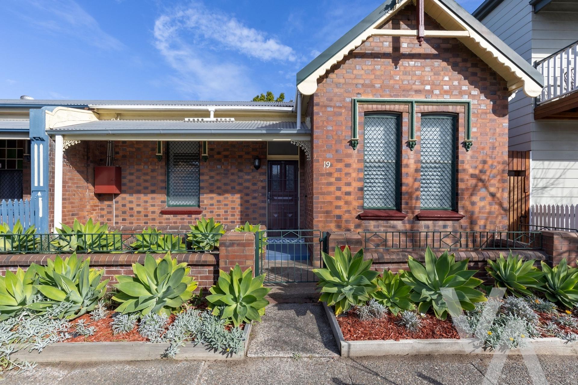 19 Lindsay Street Hamilton NSW