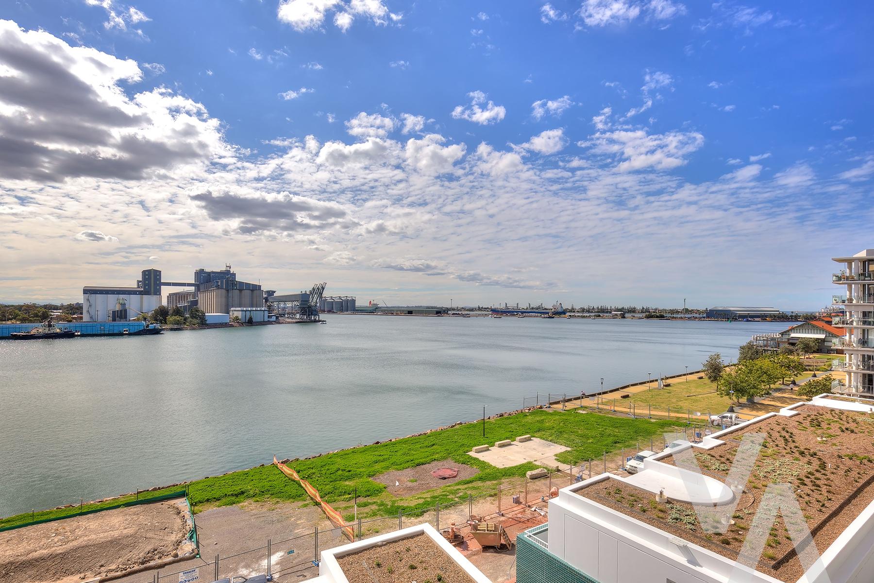 407/23 Honeysuckle  Drive Newcastle NSW