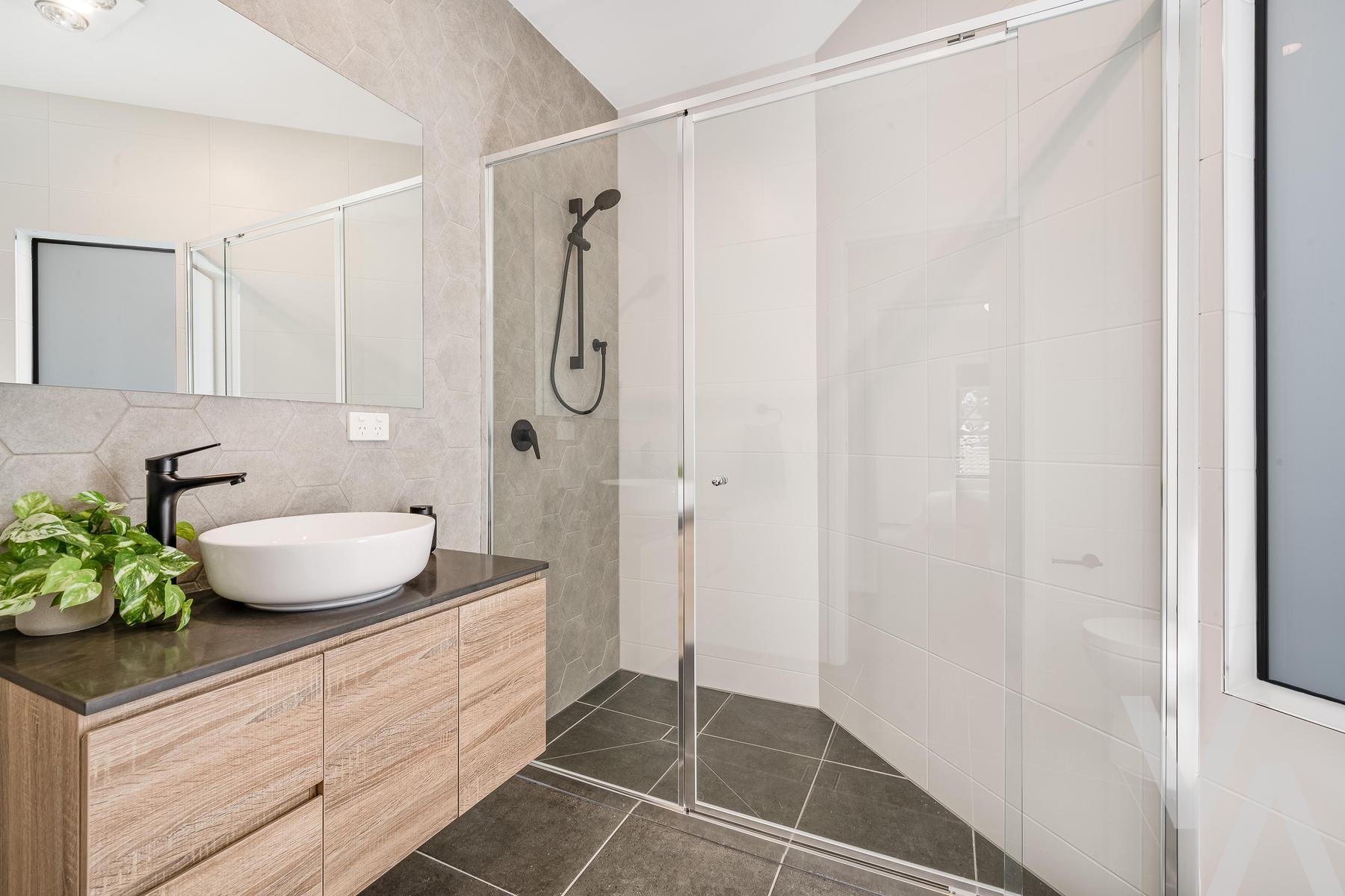 2/165 Teralba  Road Adamstown NSW