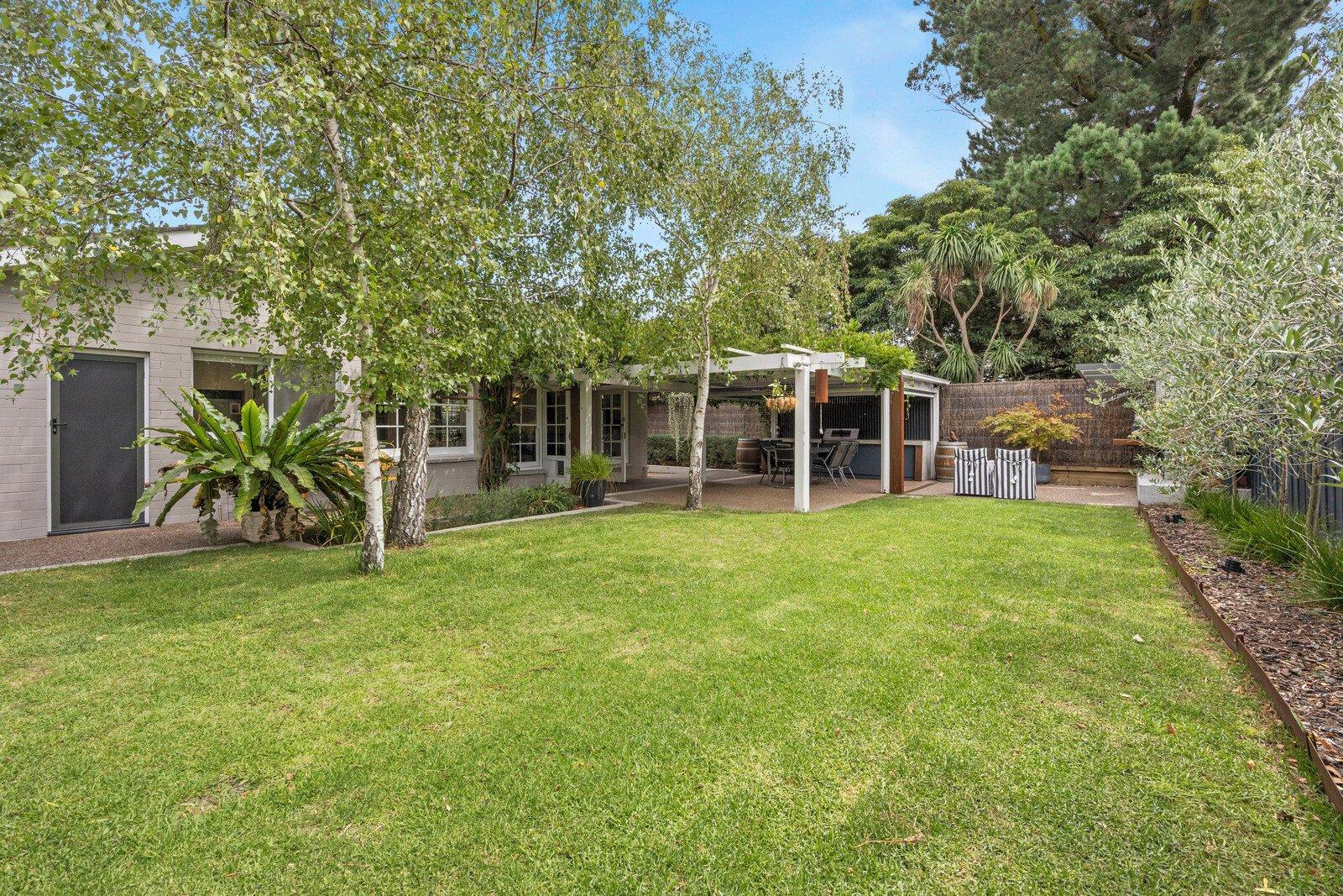 1 Redbourne Avenue, Mount Eliza, 3930