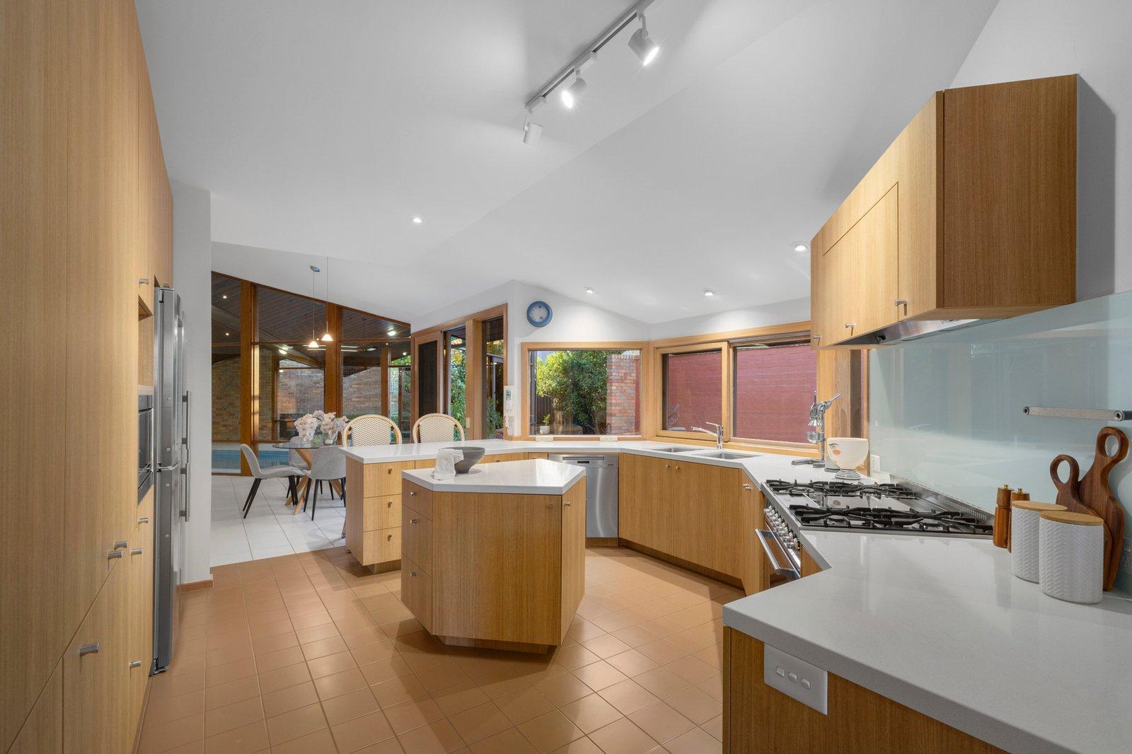 10 Holmwood Avenue, Brighton, 3186
