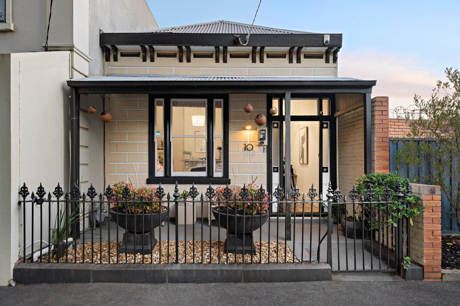 10 Howe Crescent, South Melbourne, 3205