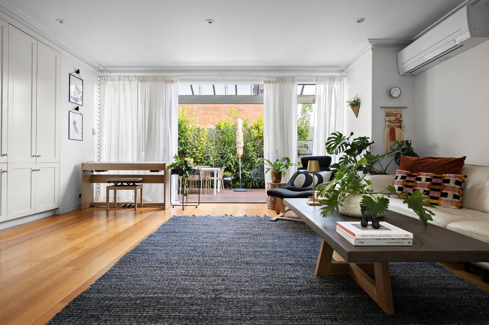 10 Howe Crescent, South Melbourne, 3205