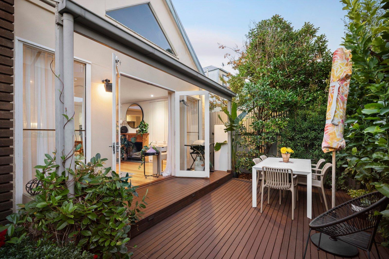 10 Howe Crescent, South Melbourne, 3205