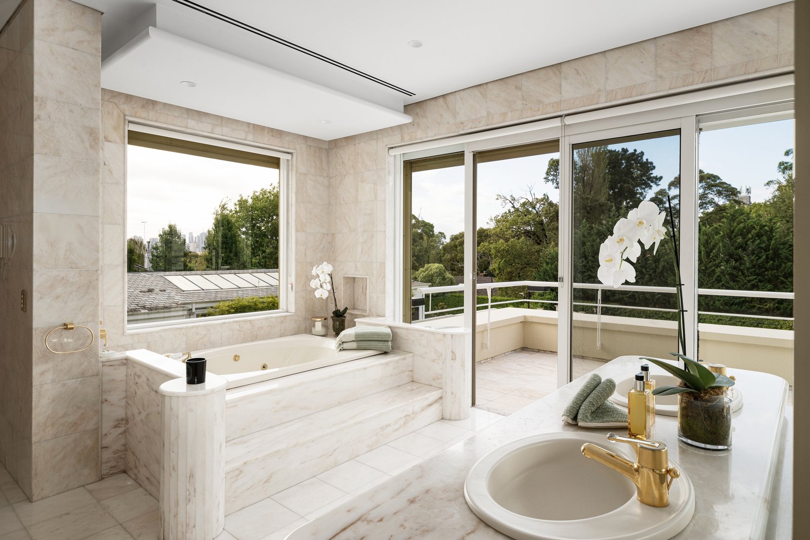 11 Robertson Street, Toorak, 3142