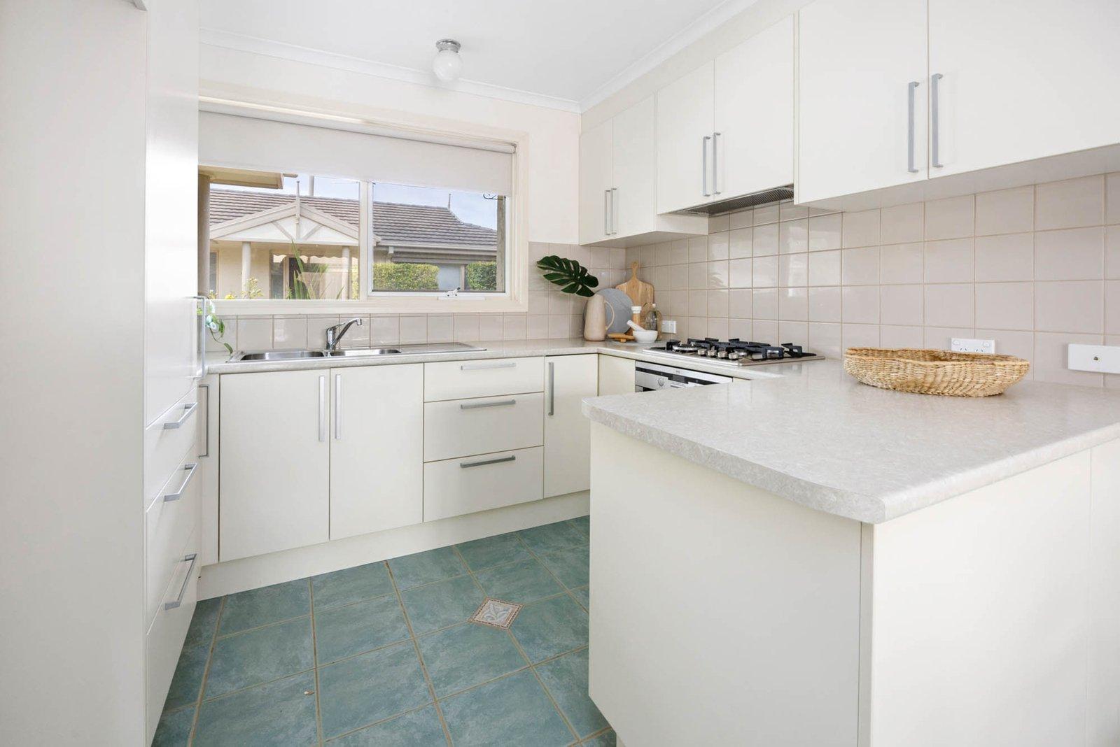 1/102 Beleura Hill Road, Mornington, 3931
