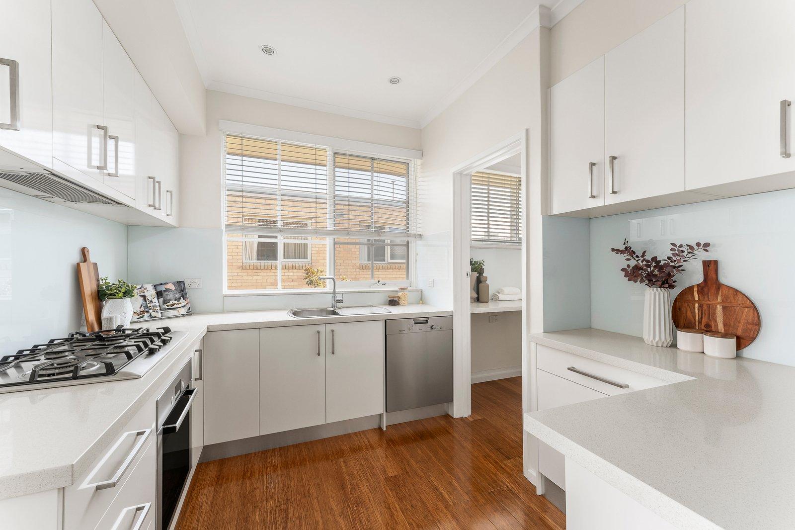 11/16 Tintern Avenue, Toorak, 3142