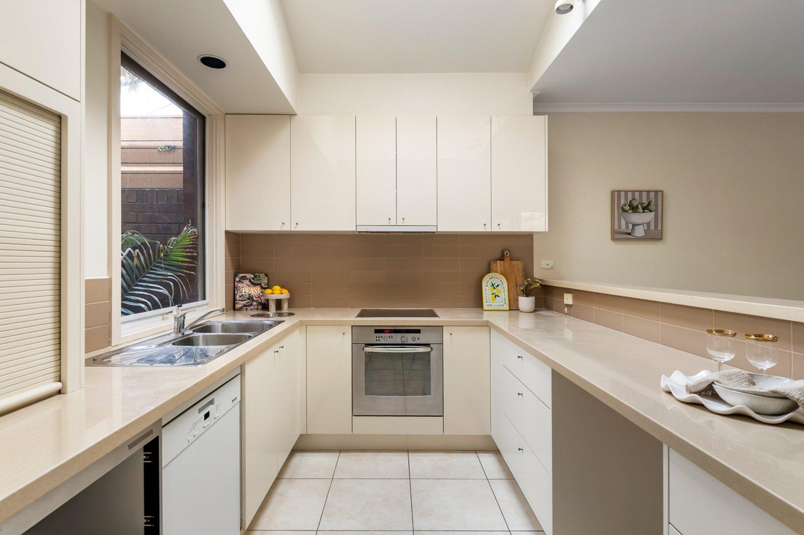 1/12 Bent Street, Brighton, 3186