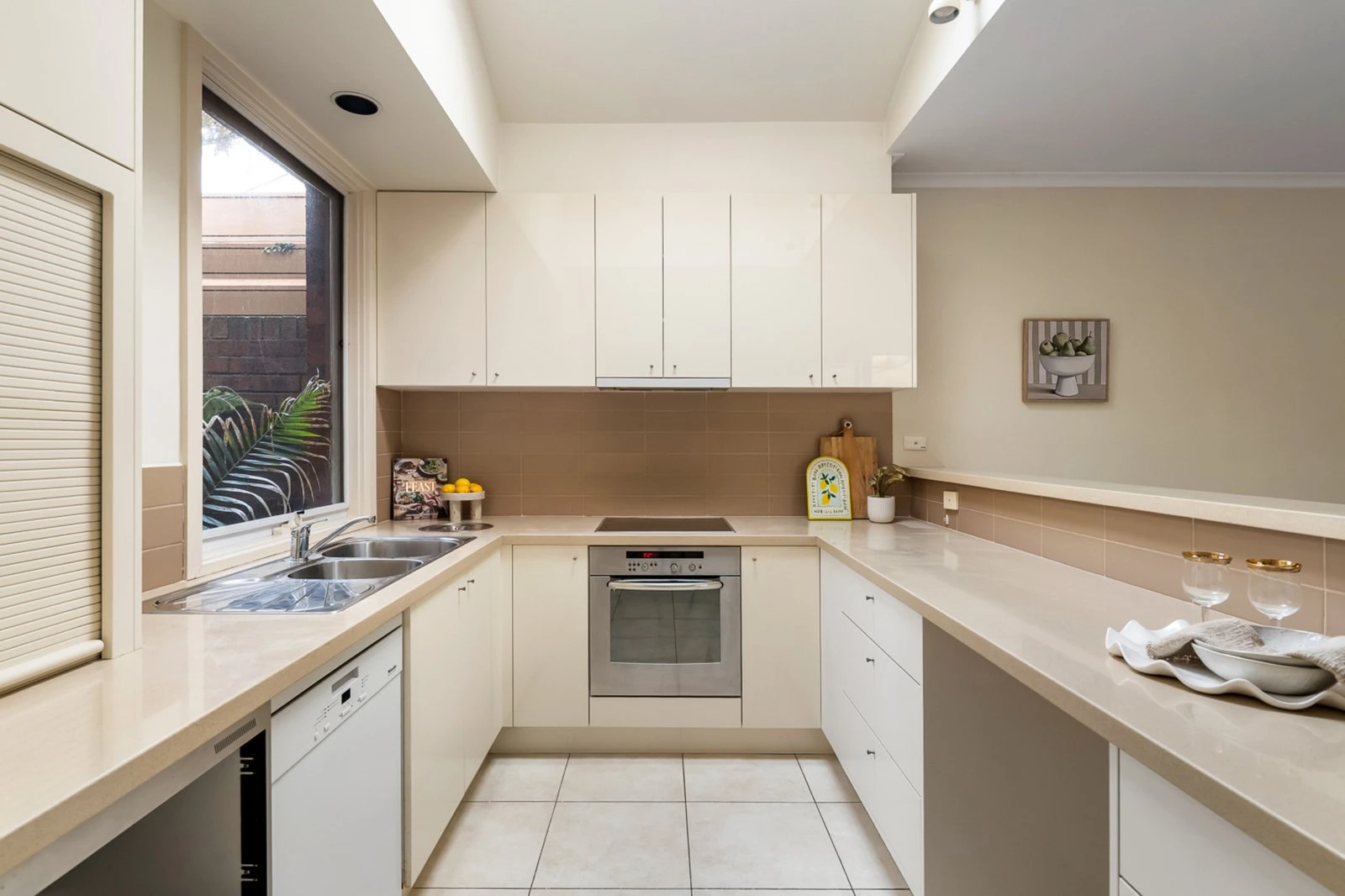 1/12 Bent Street, Brighton, 3186