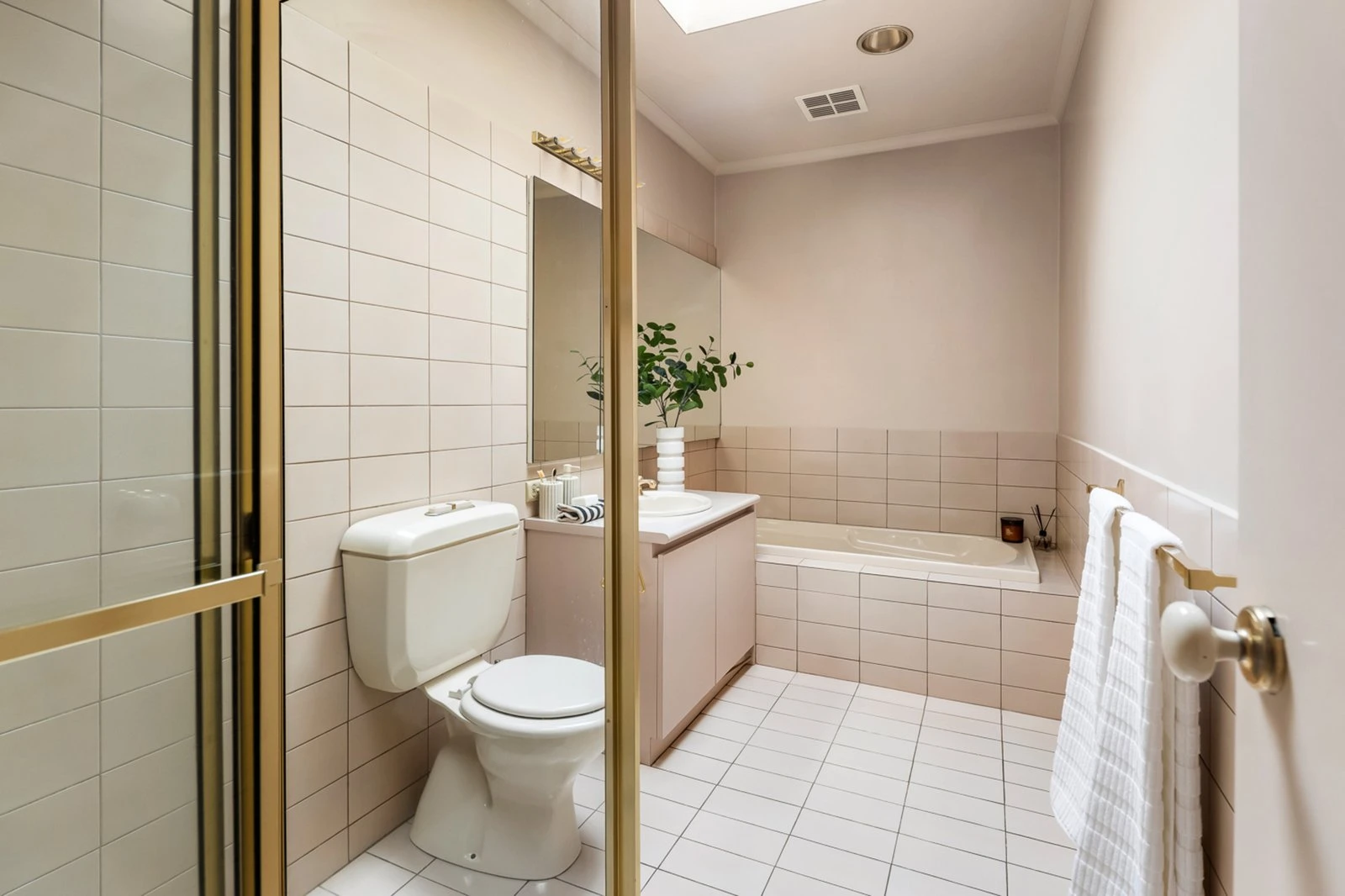 1/12 Bent Street, Brighton, 3186