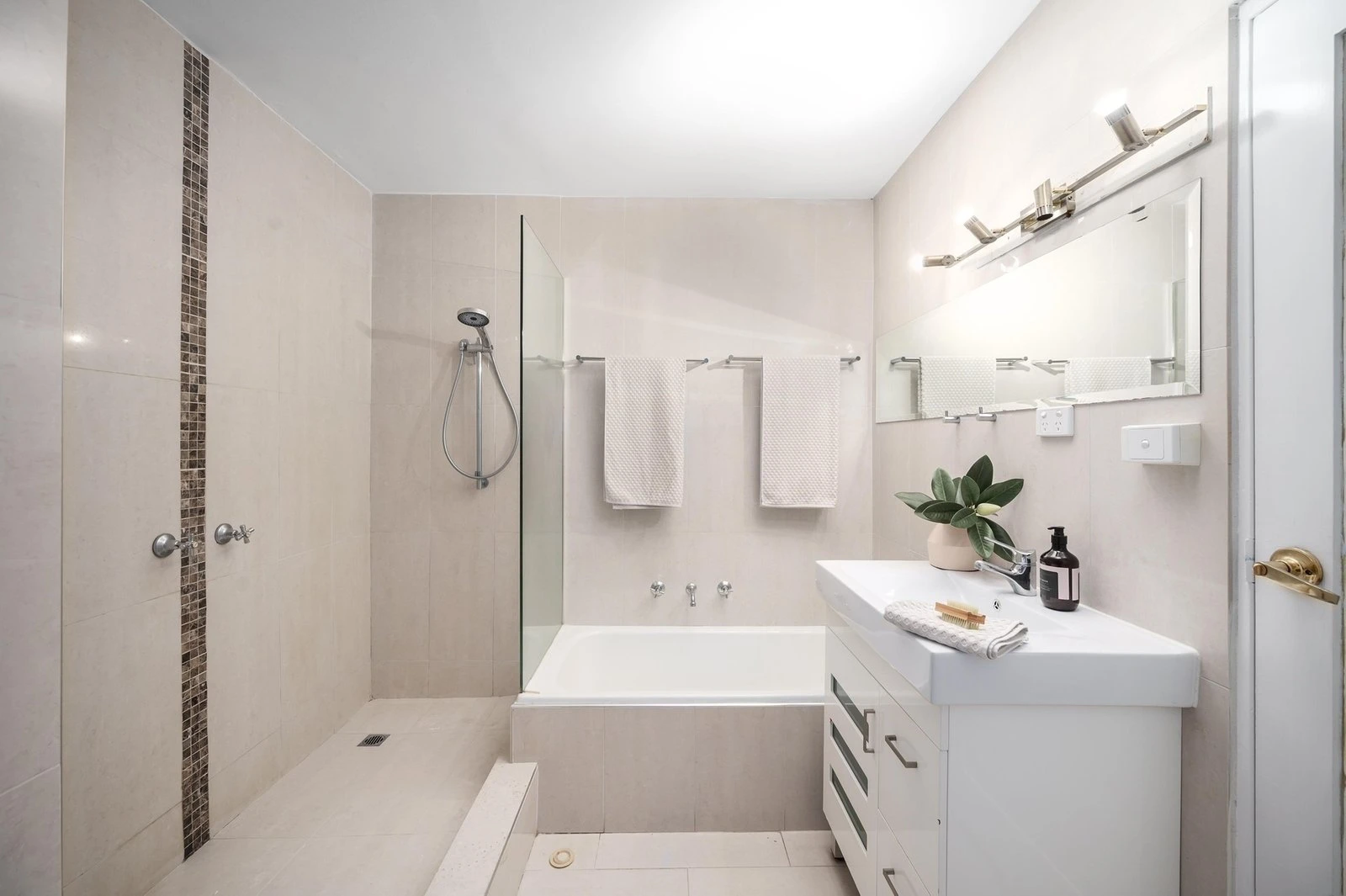 11/411 Toorak Road, Toorak, 3142