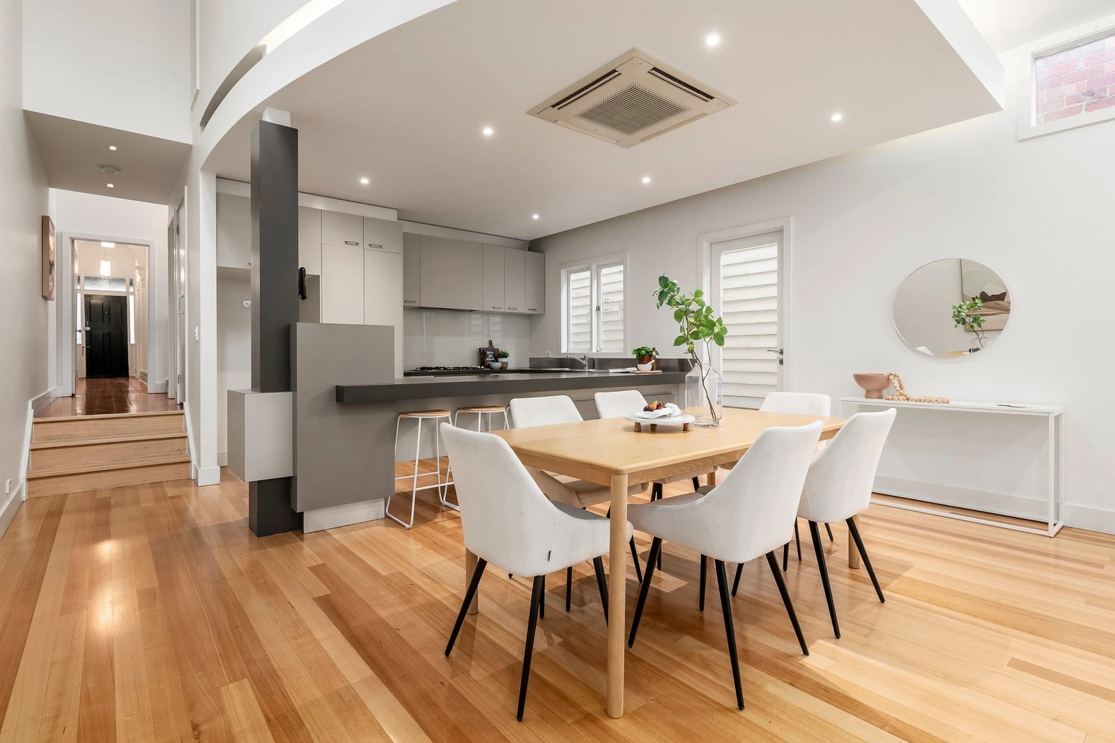 12 Colvin Grove, Hawthorn, 3122