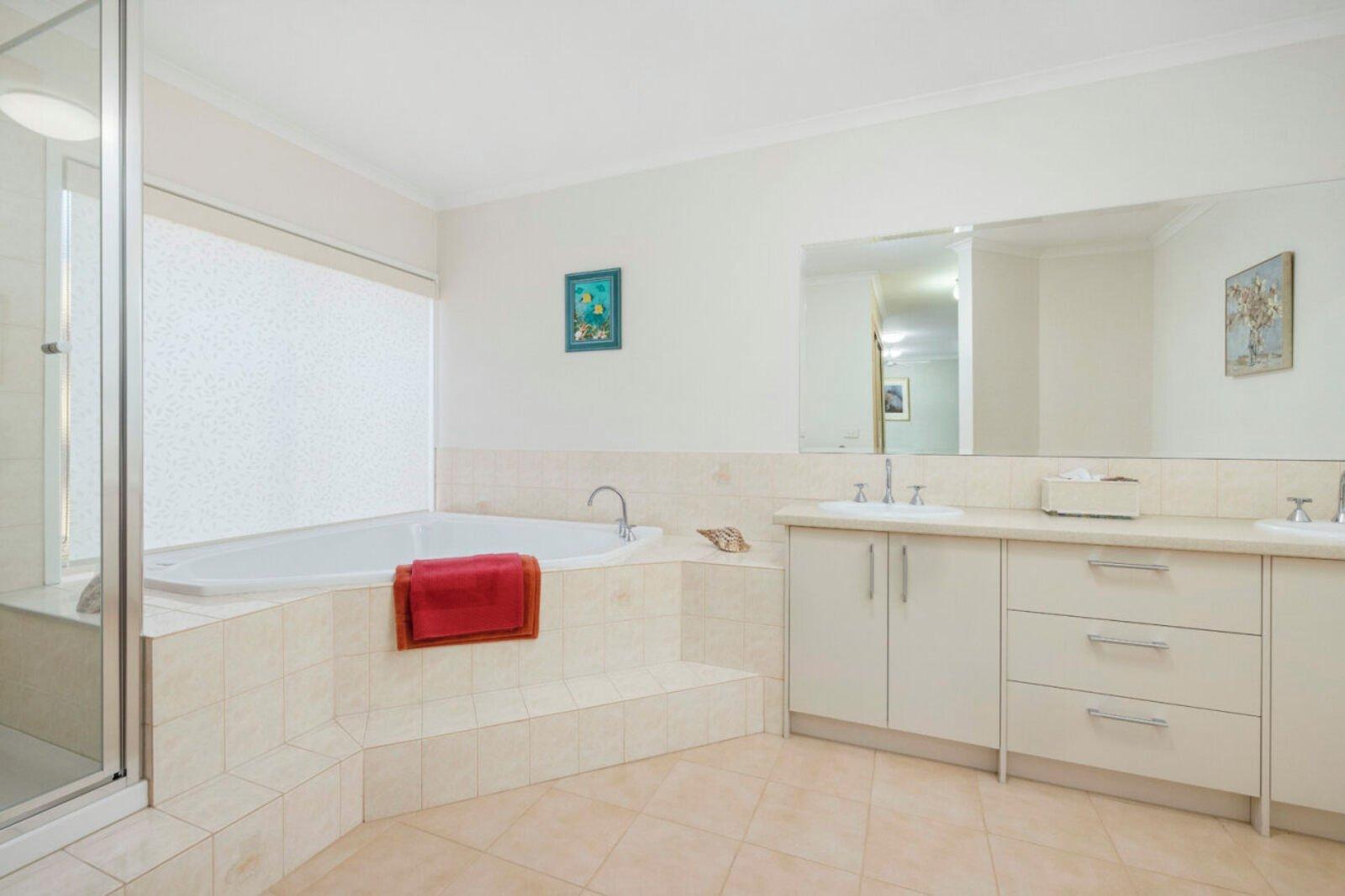 12 Moorhead Avenue, Mornington, 3931