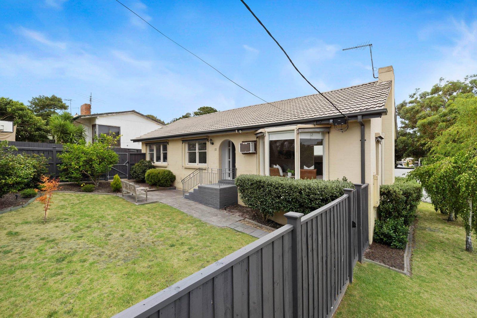 12 Philip Street, Mornington, 3931