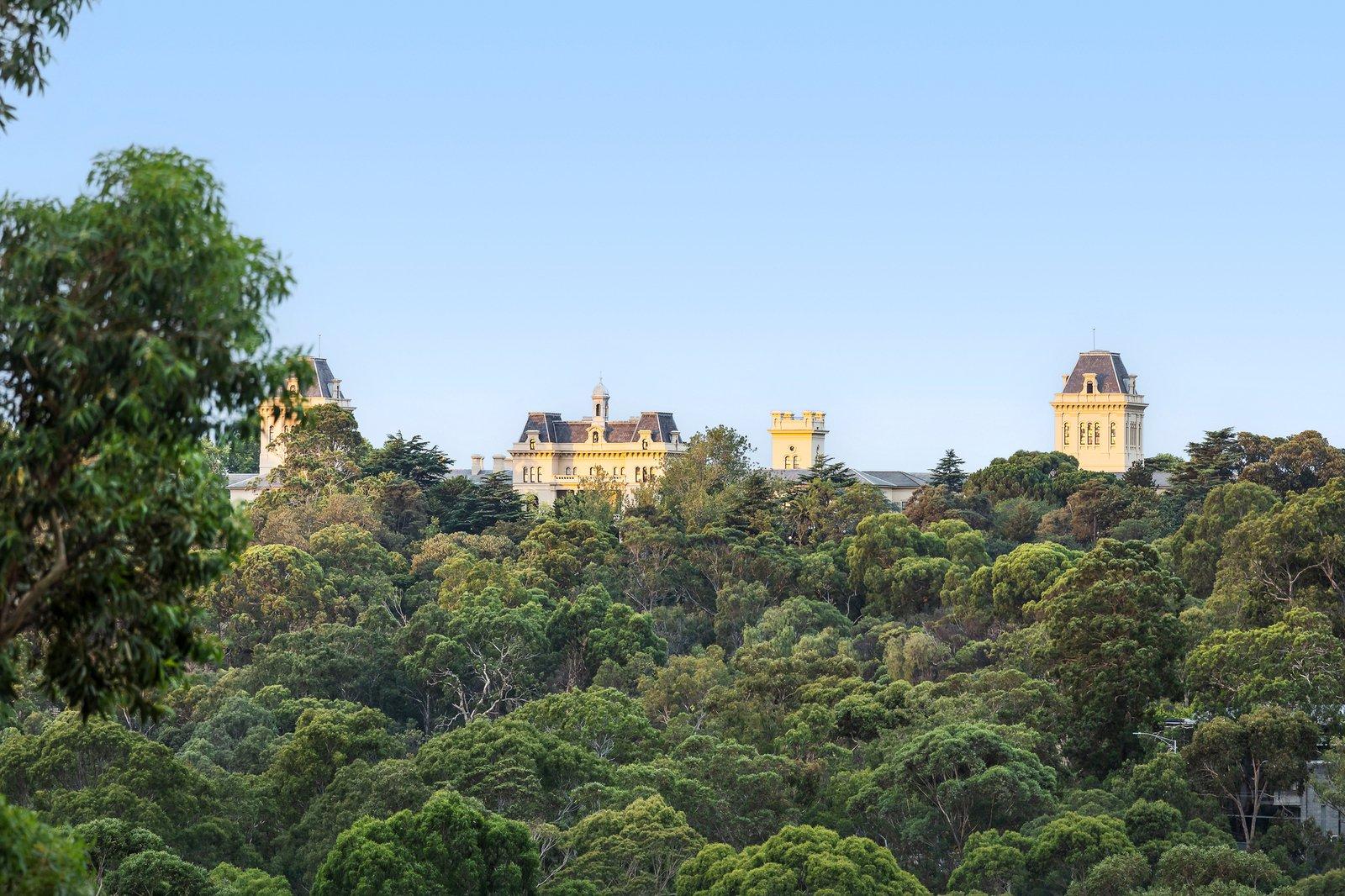 12 Raheen Drive, Kew, 3101