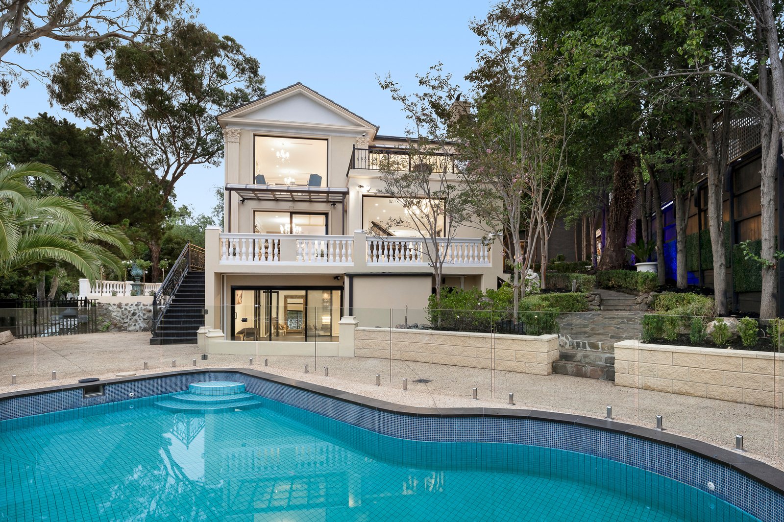 12 Raheen Drive, Kew, 3101