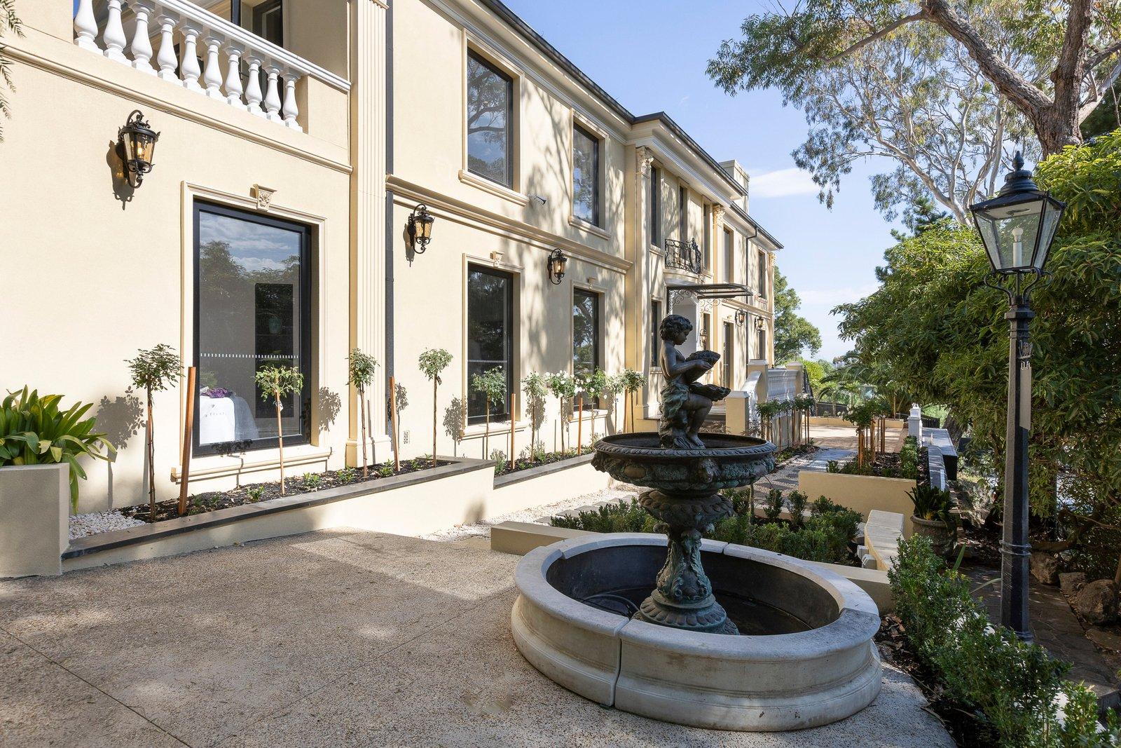 12 Raheen Drive, Kew, 3101