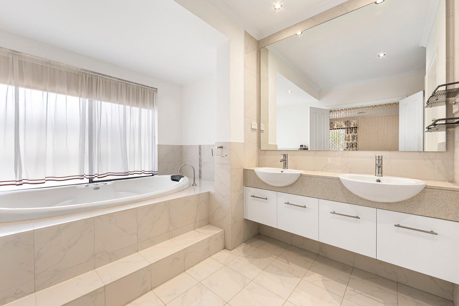 123 Waverley Road, Chadstone, 3148