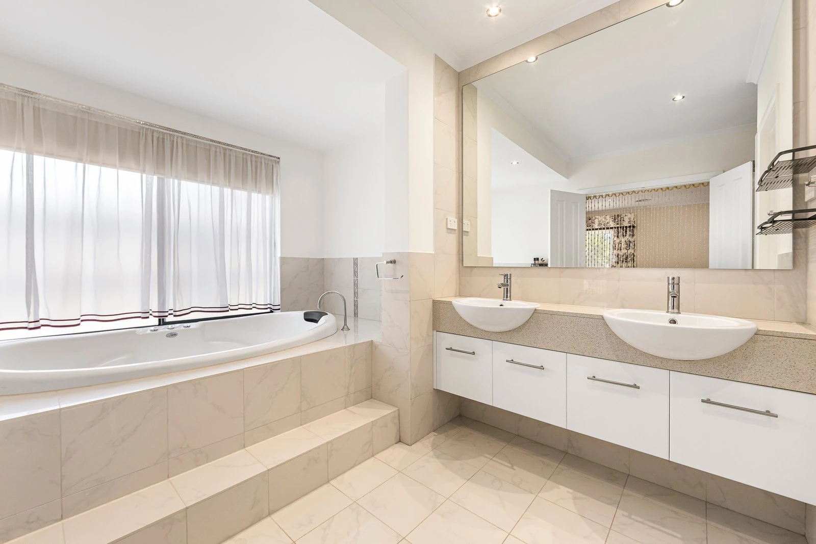 123 Waverley Road, Chadstone, 3148