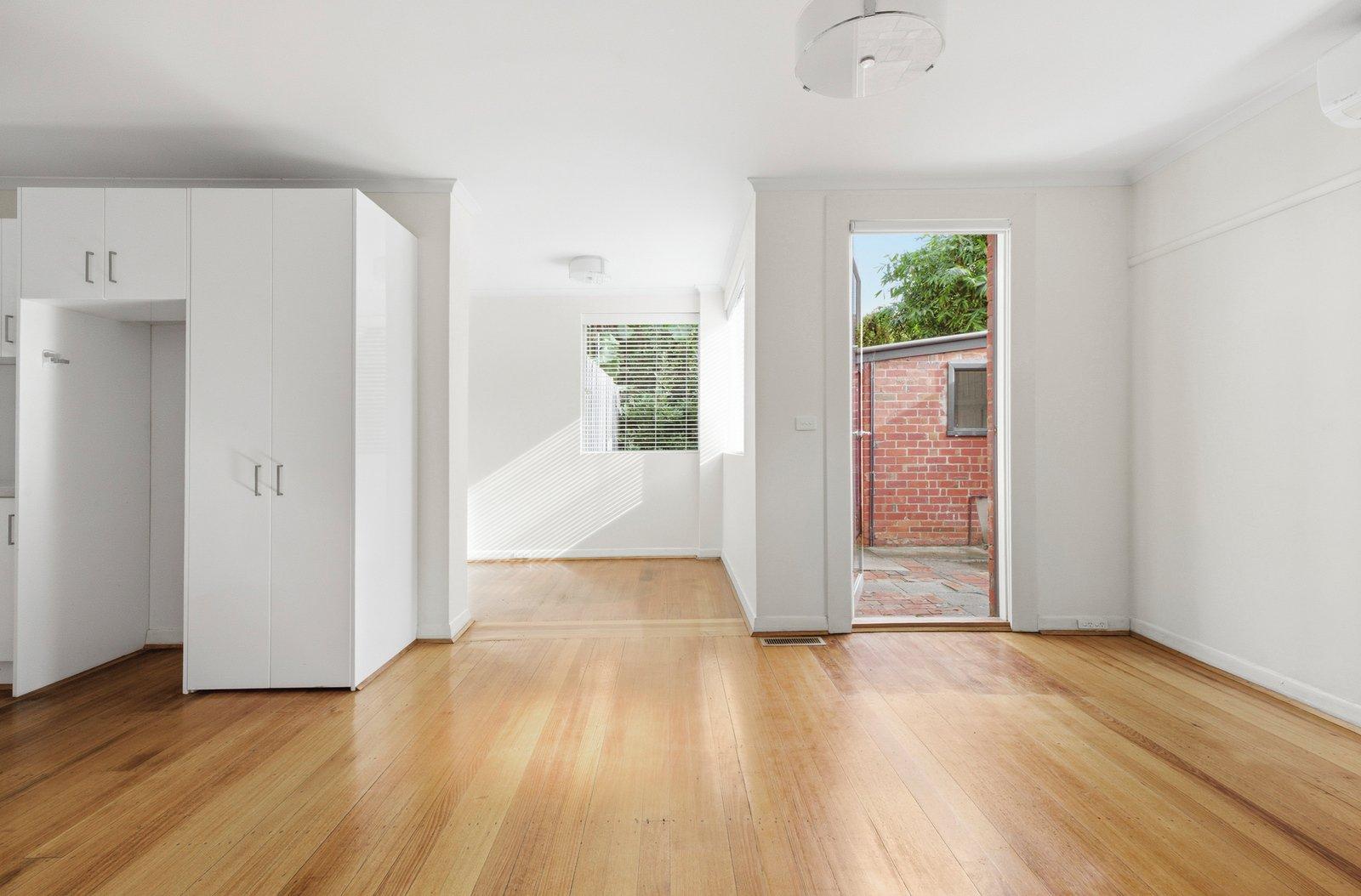 1/385 Barkly Street, Elwood, 3184