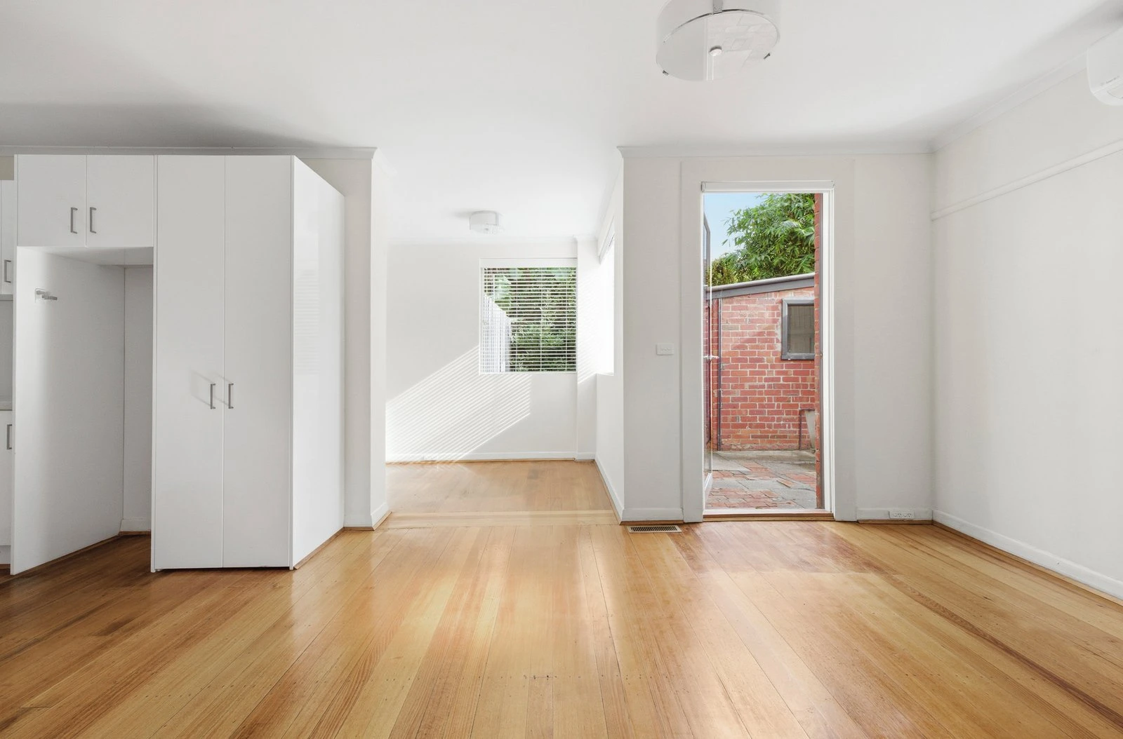 1/385 Barkly Street, Elwood, 3184
