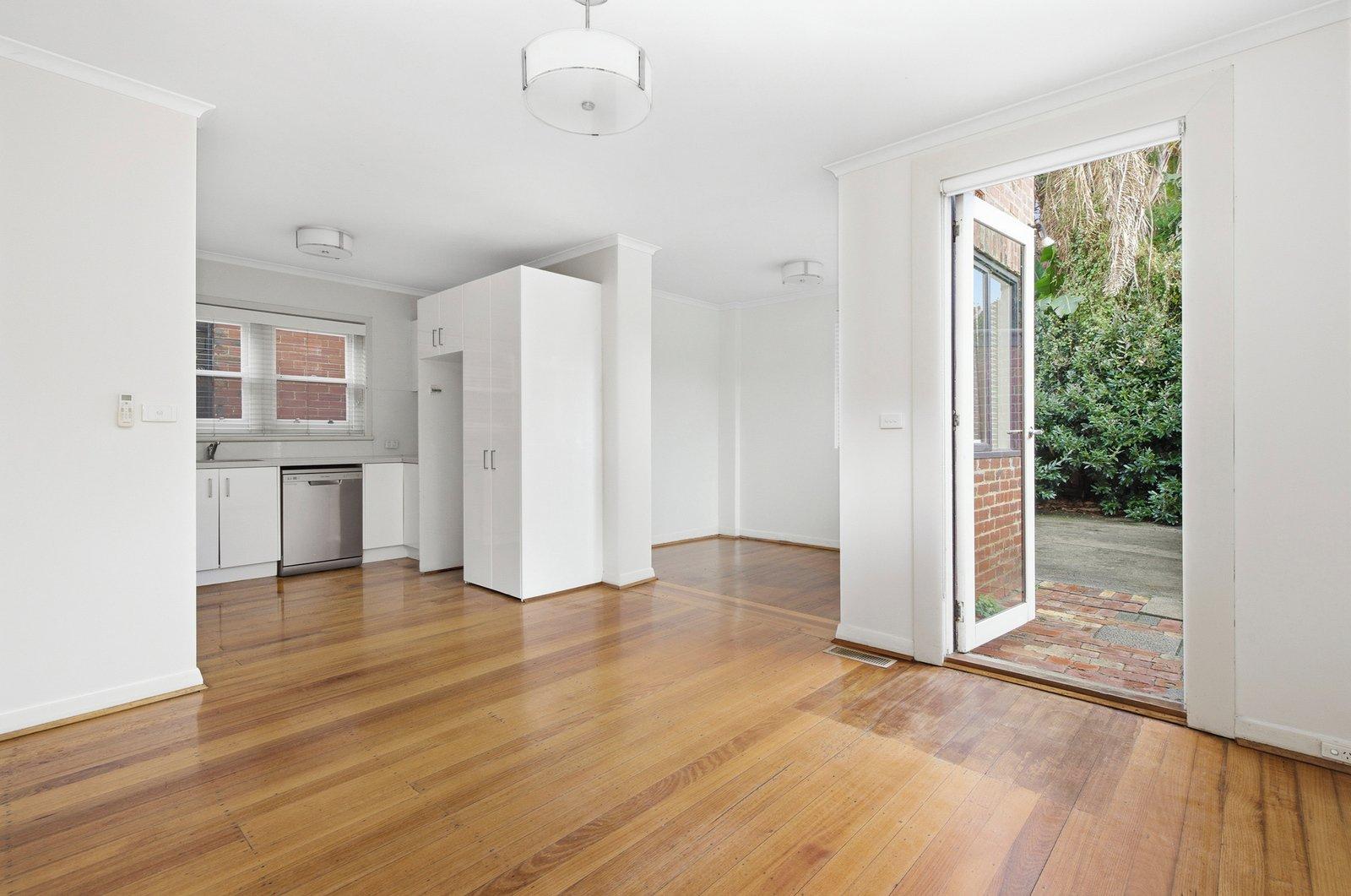 1/385 Barkly Street, Elwood, 3184